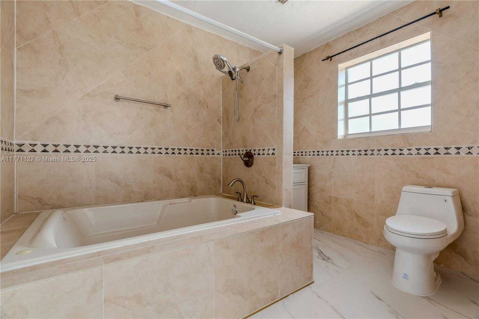 Small Image of 18400 NORTH EAST 8TH AVE, North Miami Beach Number 36