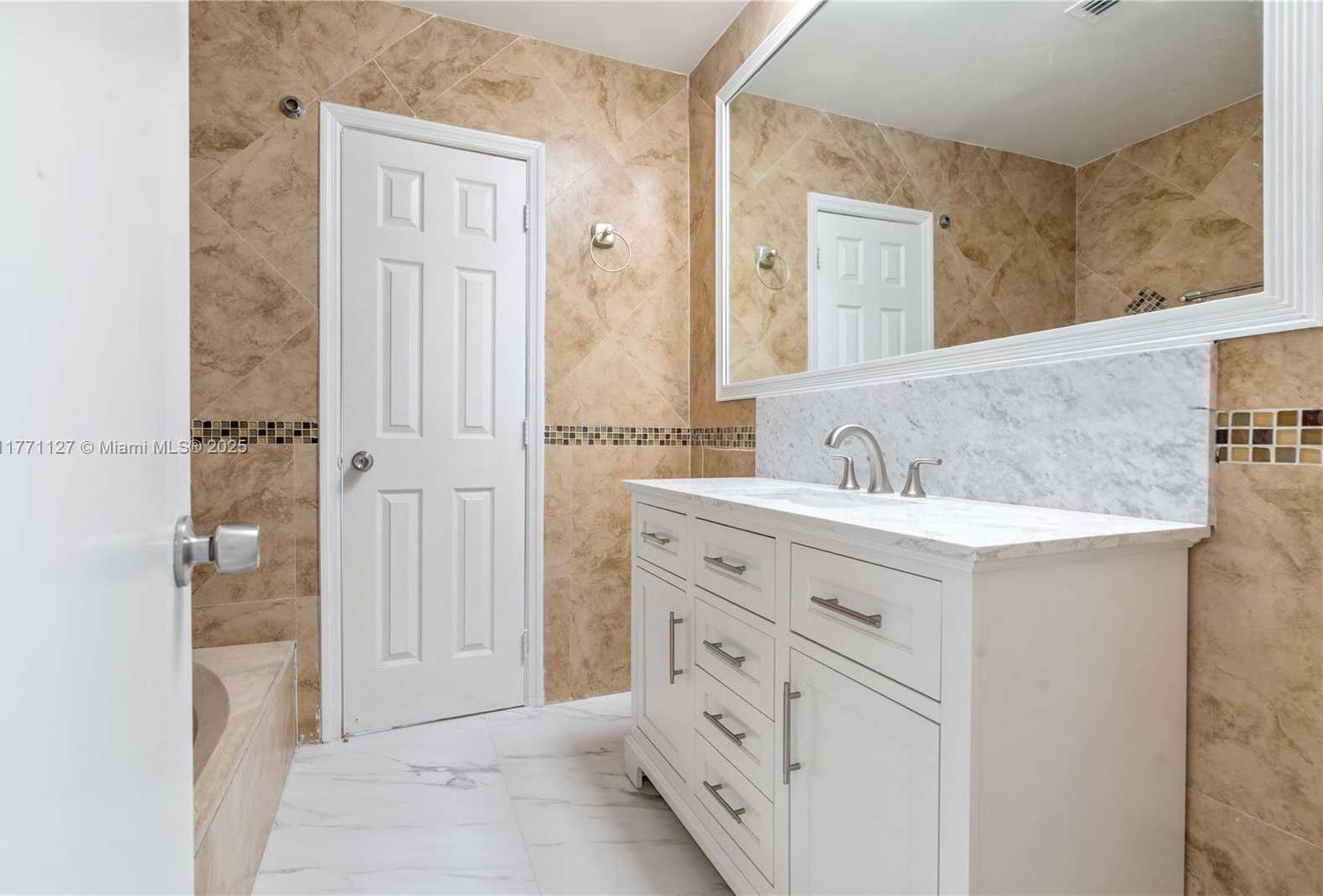 Small Image of 18400 NORTH EAST 8TH AVE, North Miami Beach Number 38