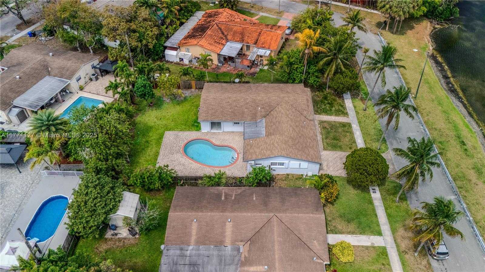 Small Image of 18400 NORTH EAST 8TH AVE, North Miami Beach Number 46