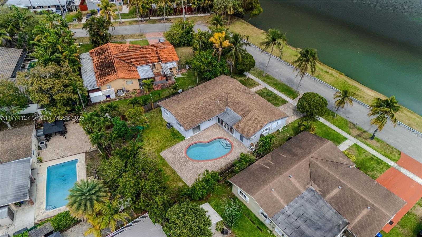 Small Image of 18400 NORTH EAST 8TH AVE, North Miami Beach Number 47