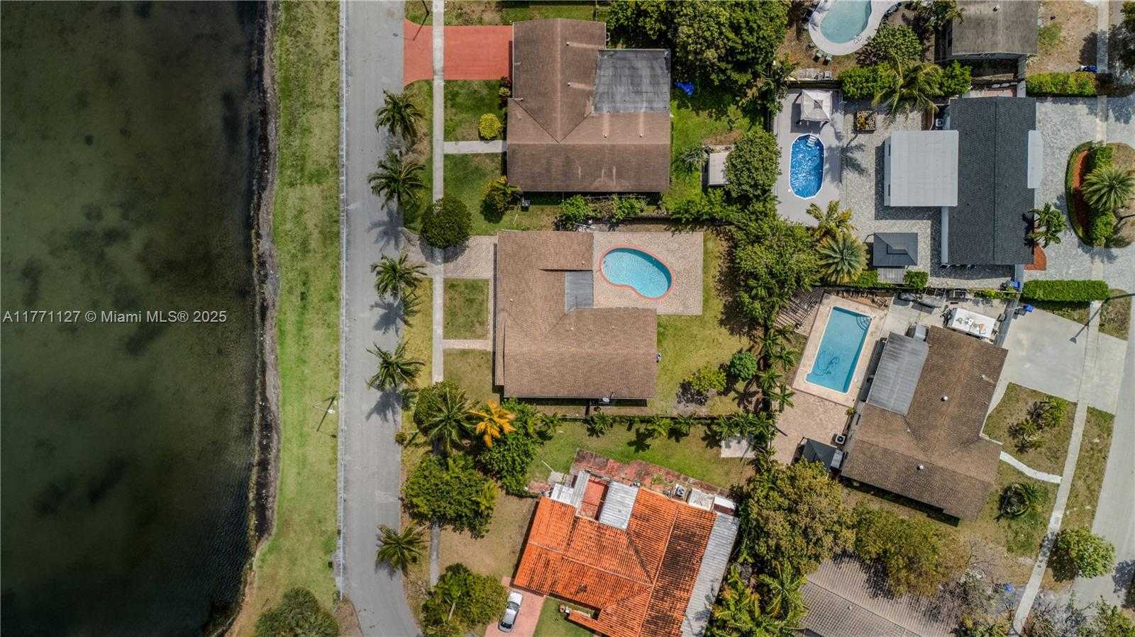 Small Image of 18400 NORTH EAST 8TH AVE, North Miami Beach Number 48