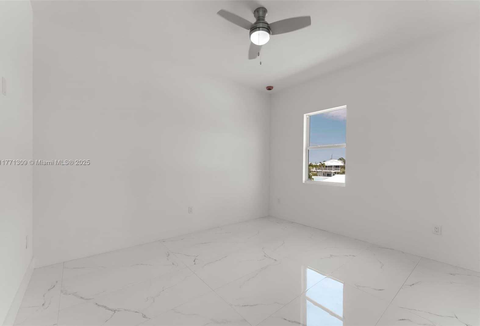 Small Image of 272 LOWER MATECUMBE RD, Key Largo Number 12