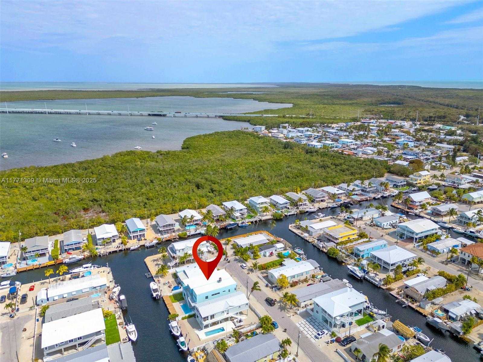 Small Image of 272 LOWER MATECUMBE RD, Key Largo Number 52