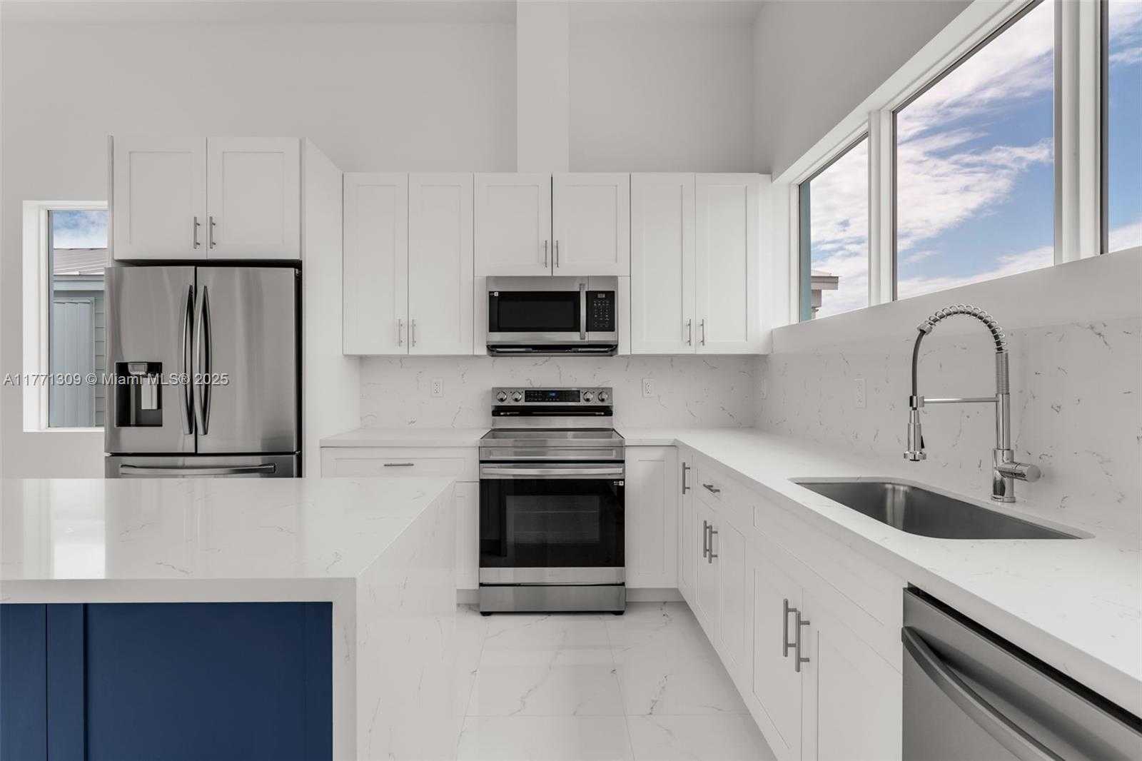 Small Image of 272 LOWER MATECUMBE RD, Key Largo Number 7