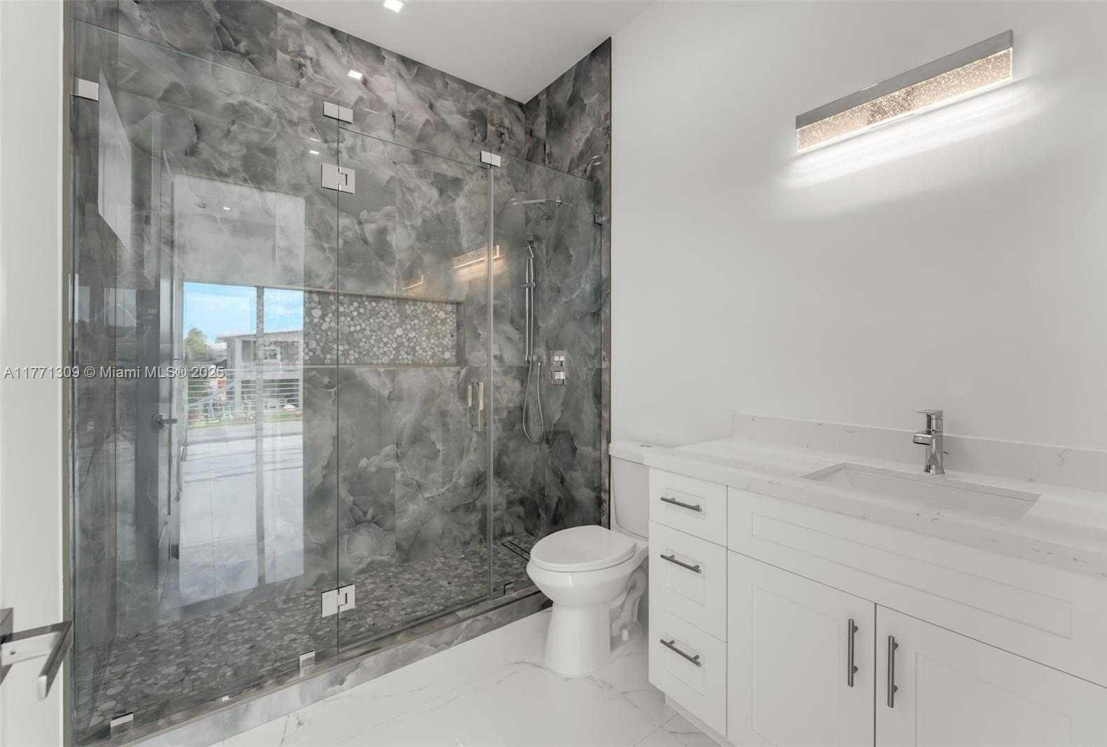 Small Image of 272 LOWER MATECUMBE RD, Key Largo Number 9