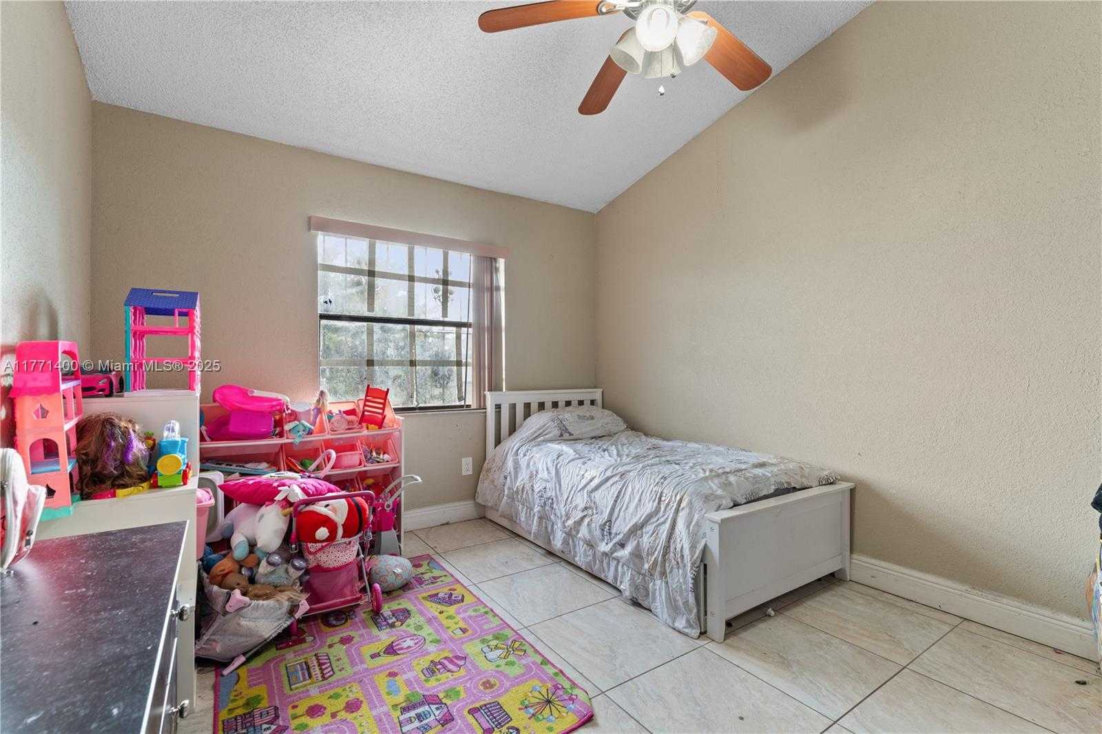 Small Image of 3865 WEST 10TH DR, Hialeah Number 16