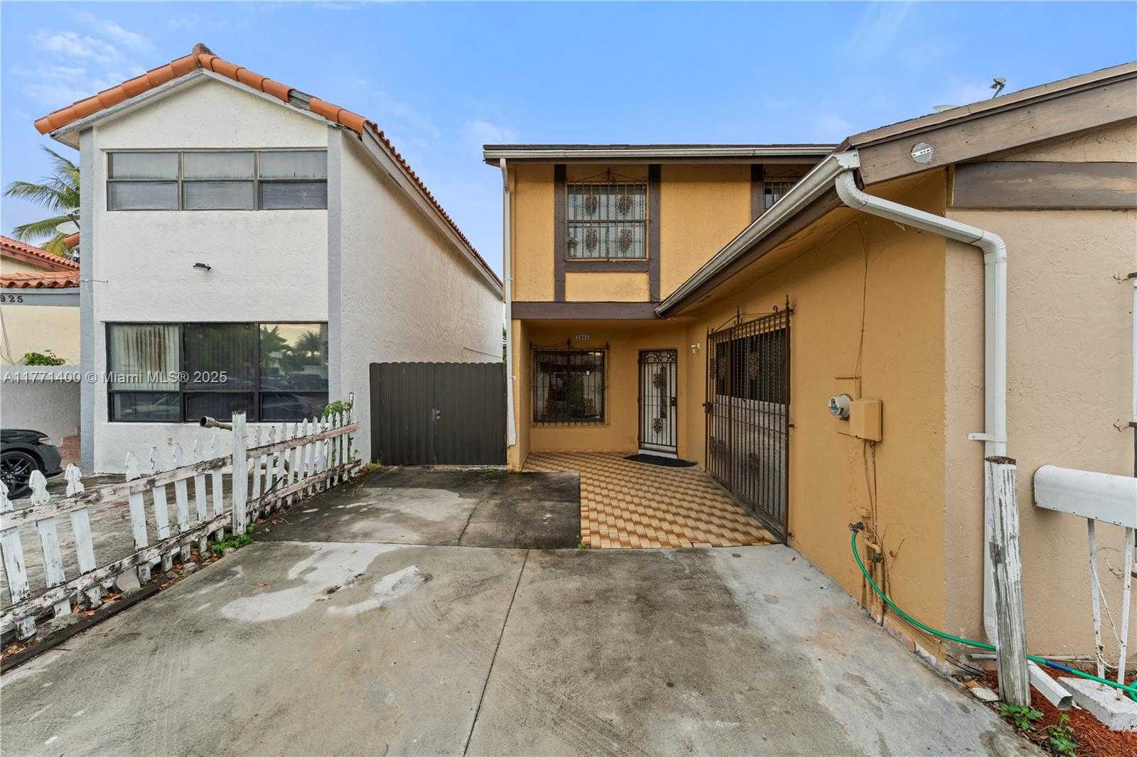 Small Image of 3865 WEST 10TH DR, Hialeah Number 2