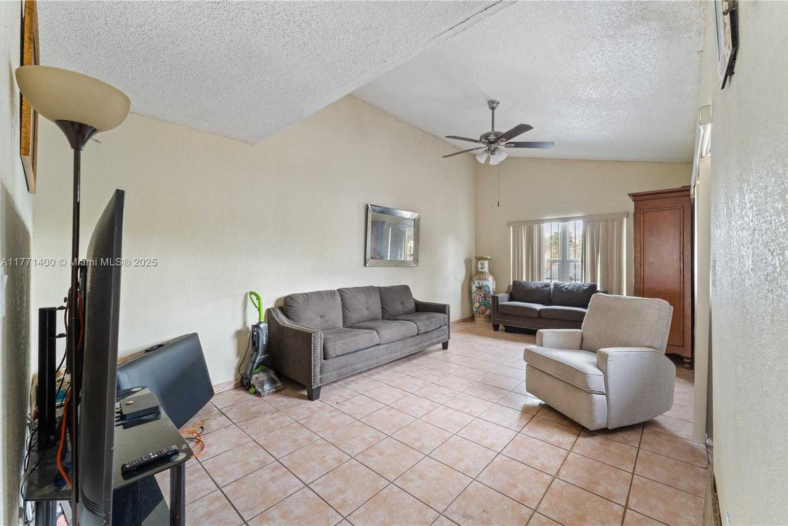 Small Image of 3865 WEST 10TH DR, Hialeah Number 3