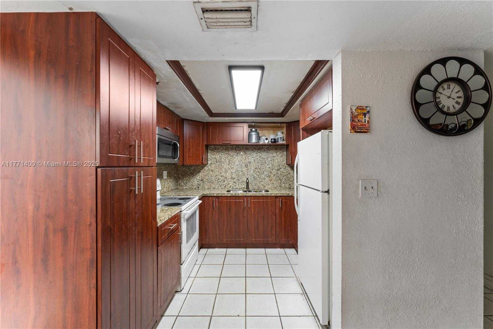 Small Image of 3865 WEST 10TH DR, Hialeah Number 5