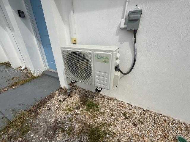 Small Image of 162 TROPICAL SHORES WAY, Fort Myers Number 28