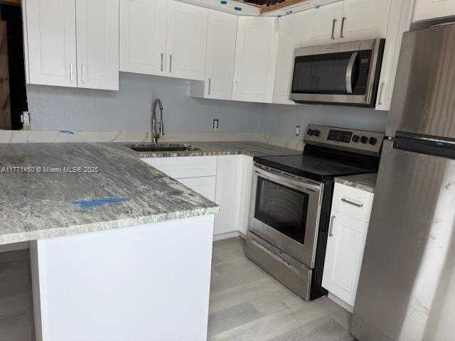 Small Image of 162 TROPICAL SHORES WAY, Fort Myers Number 8