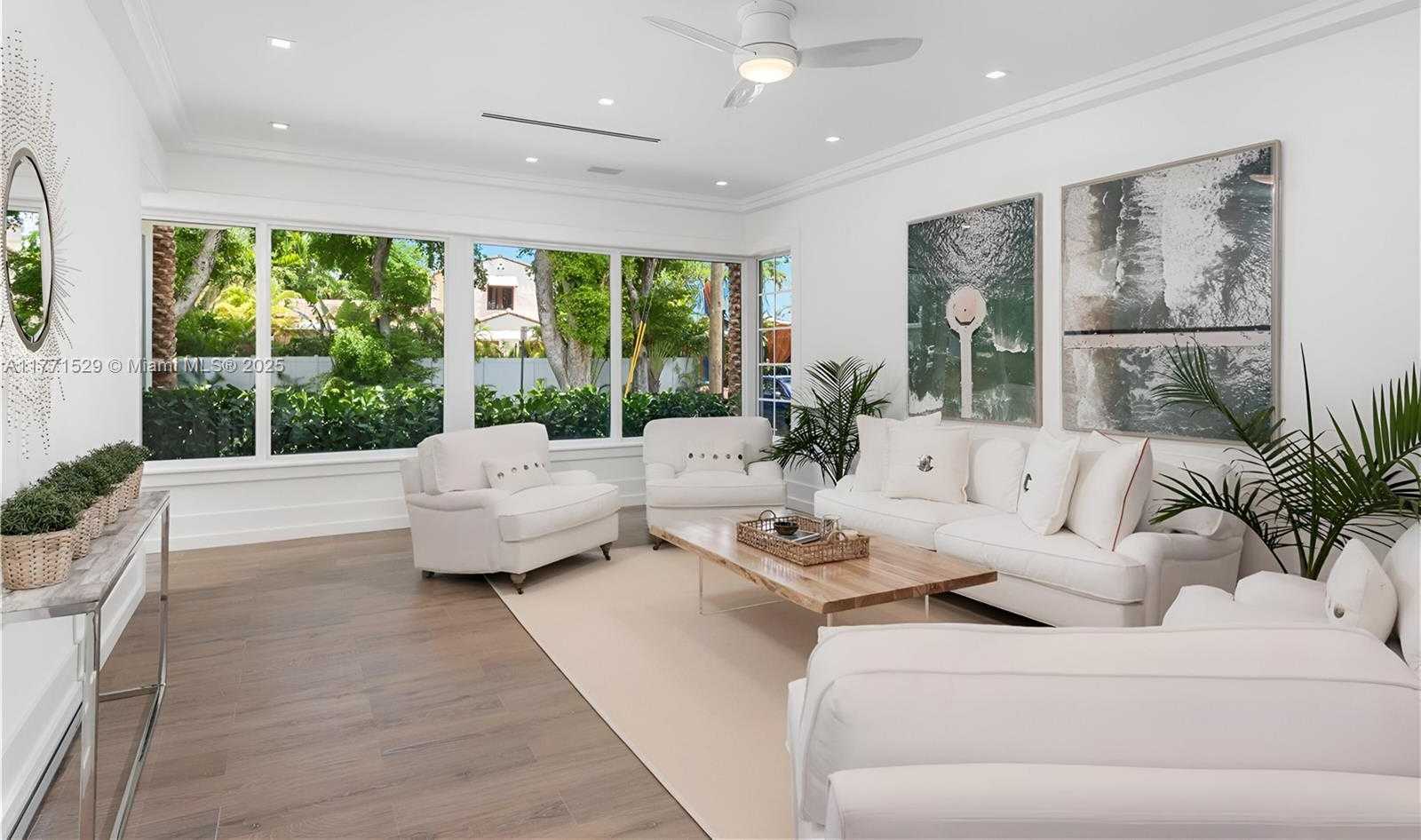 Small Image of 2575 PINE TREE DR, Miami Beach Number 11