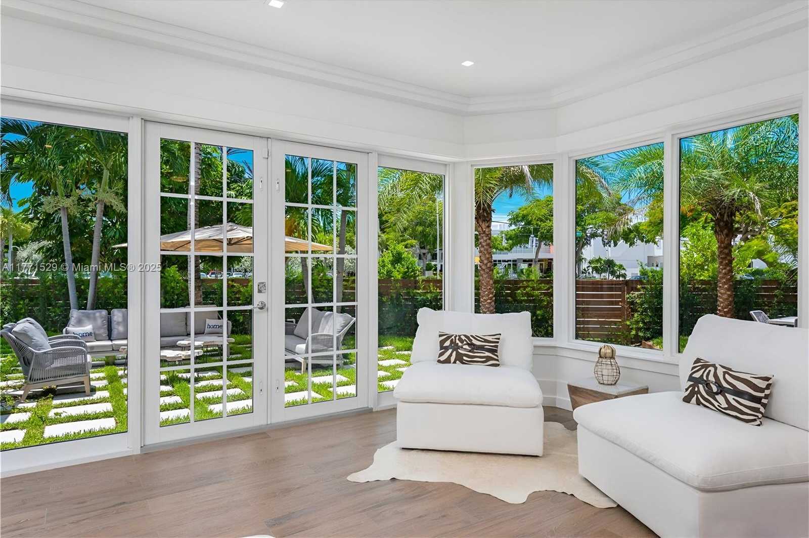 Small Image of 2575 PINE TREE DR, Miami Beach Number 12
