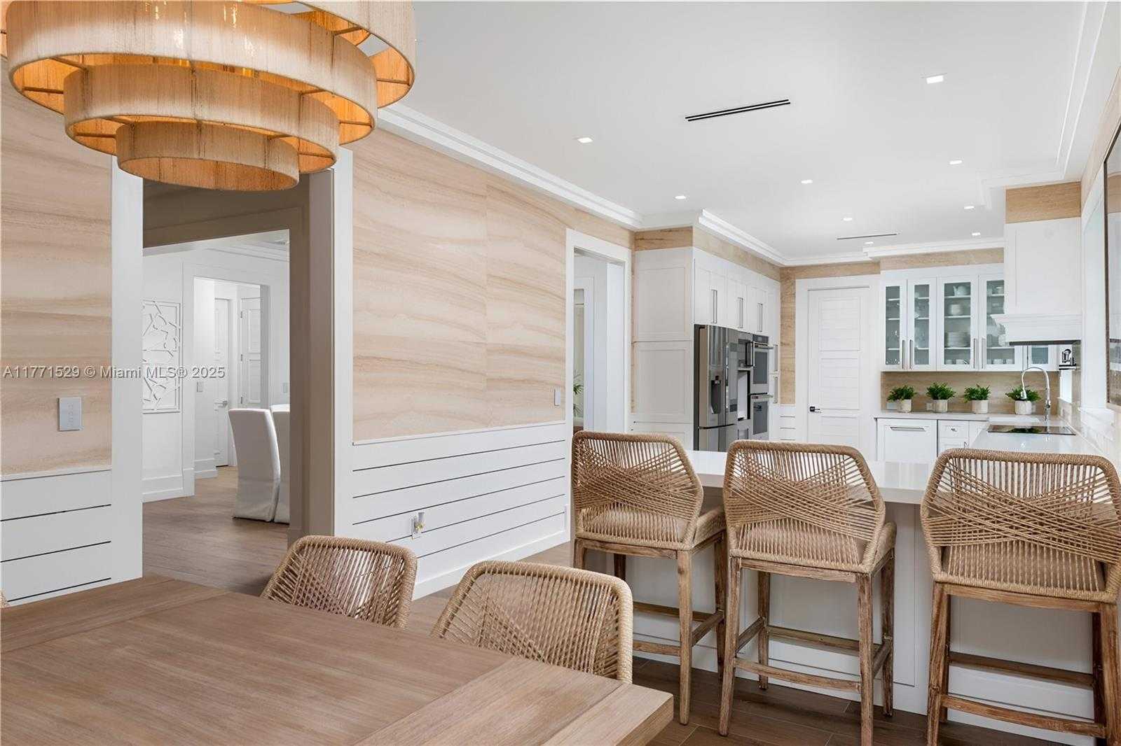 Small Image of 2575 PINE TREE DR, Miami Beach Number 18