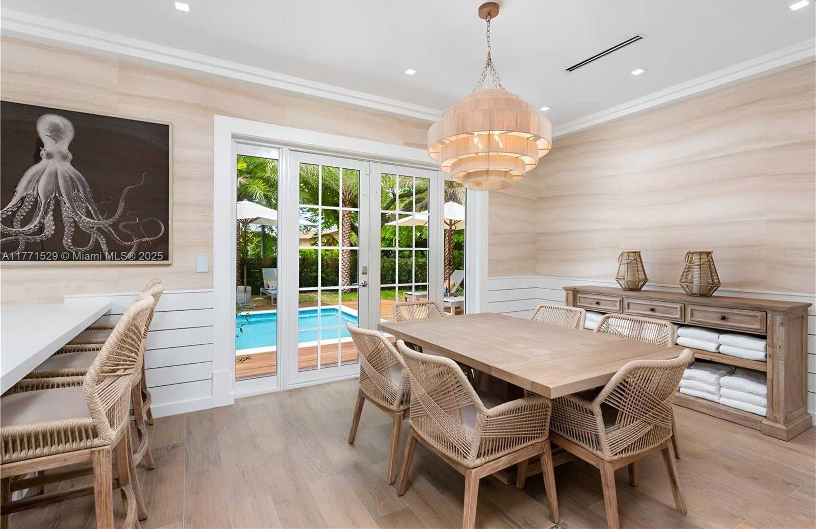 Small Image of 2575 PINE TREE DR, Miami Beach Number 19