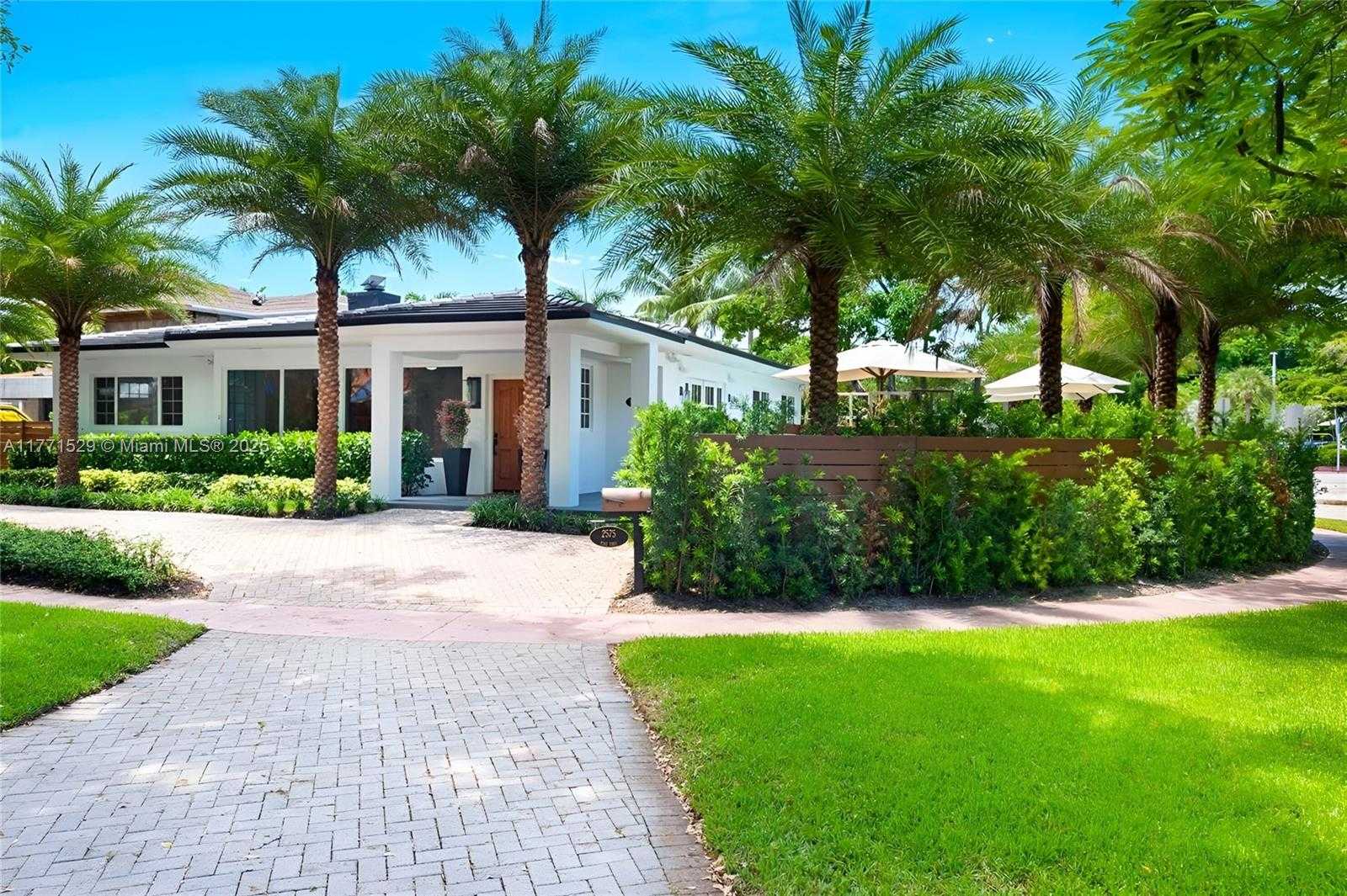 Small Image of 2575 PINE TREE DR, Miami Beach Number 2