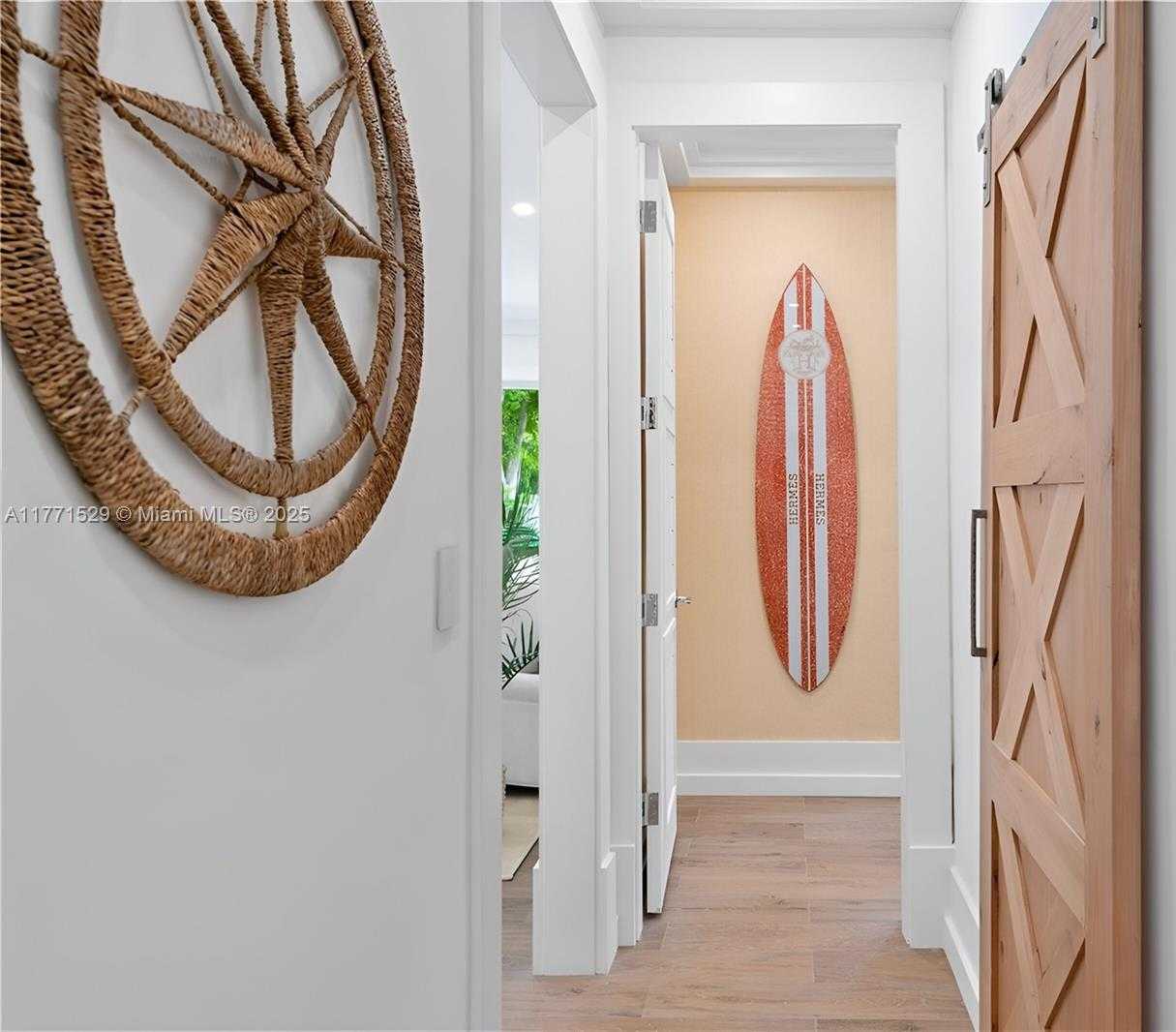 Small Image of 2575 PINE TREE DR, Miami Beach Number 20