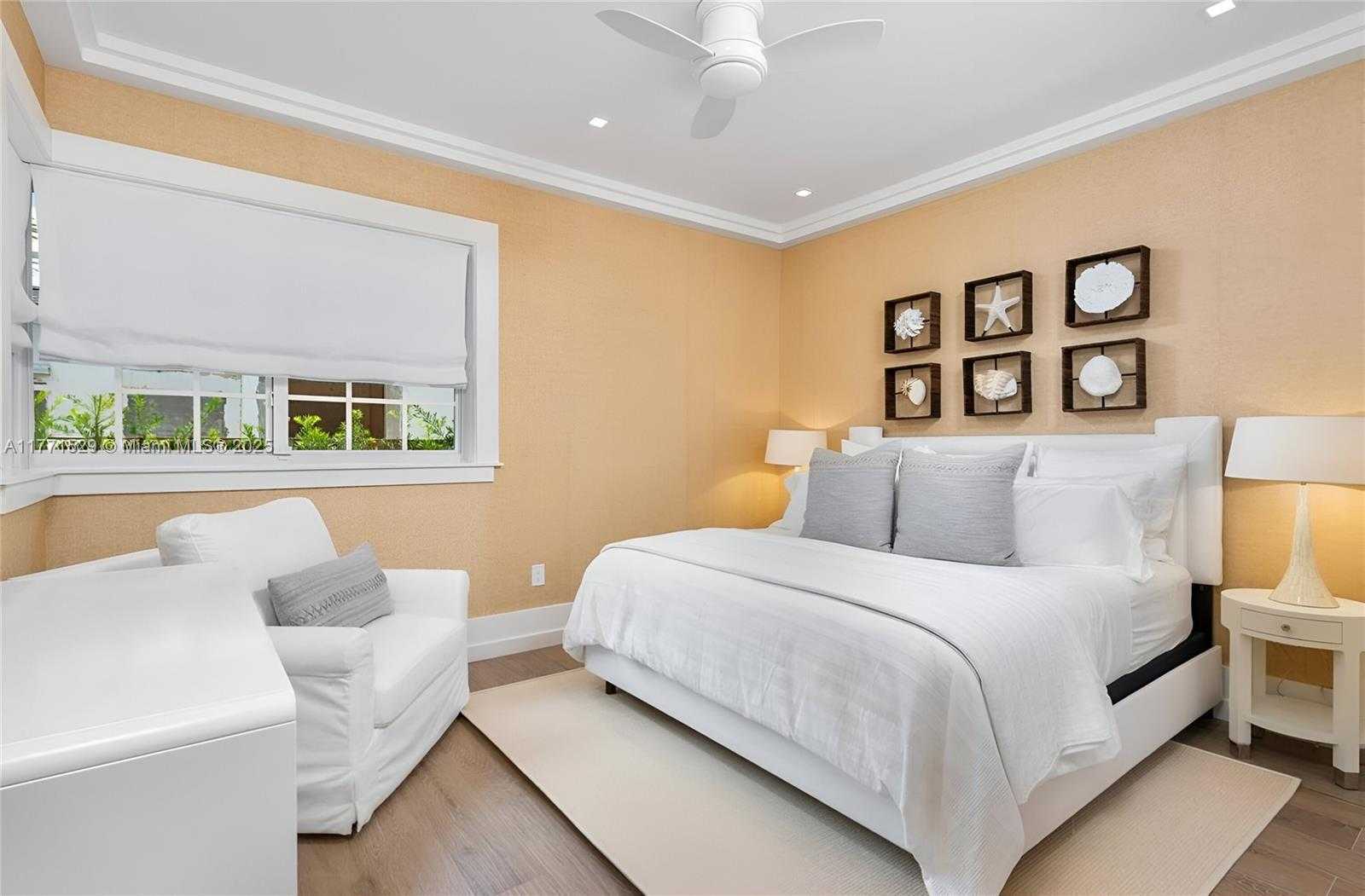 Small Image of 2575 PINE TREE DR, Miami Beach Number 21