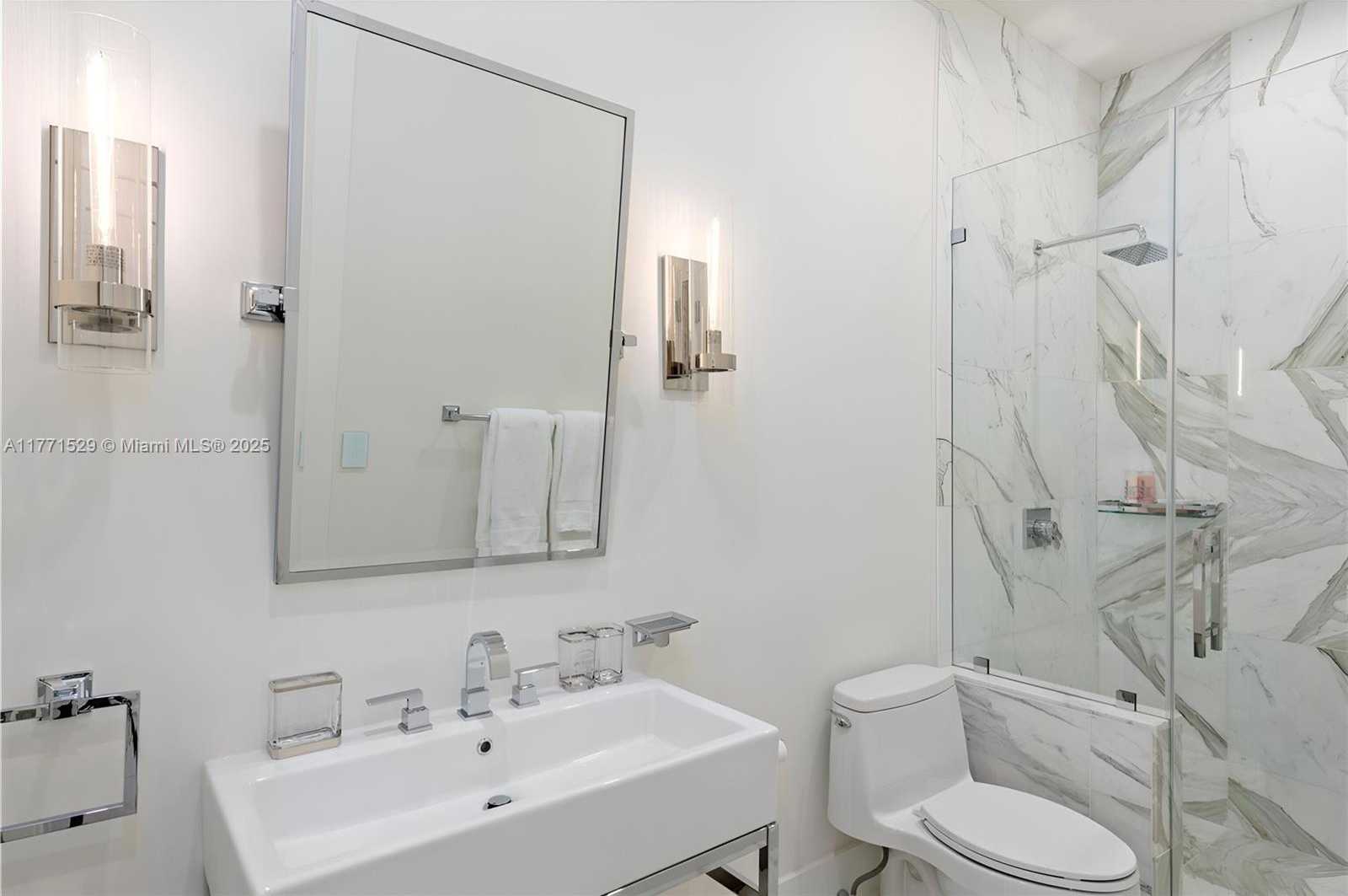 Small Image of 2575 PINE TREE DR, Miami Beach Number 23