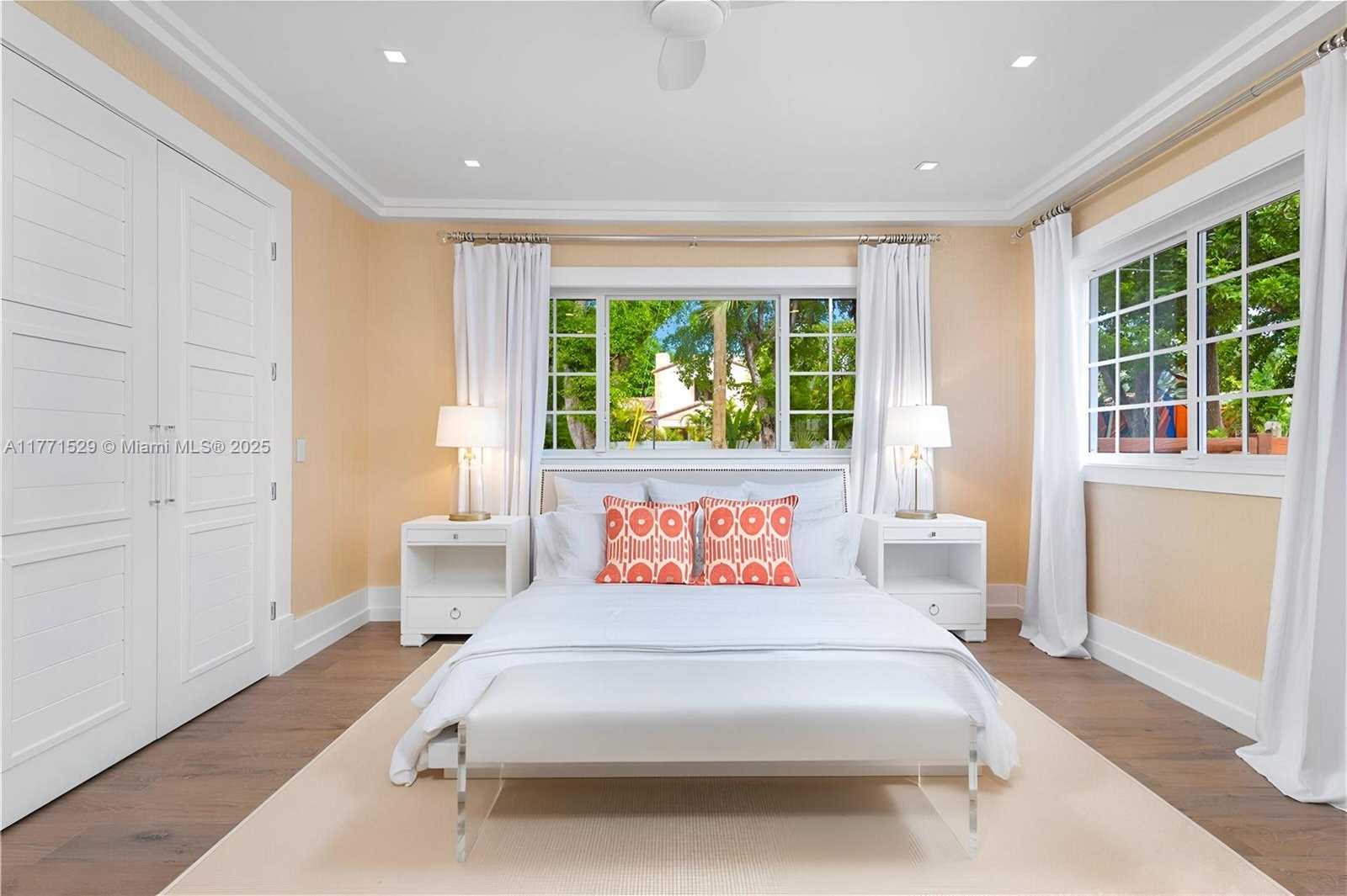 Small Image of 2575 PINE TREE DR, Miami Beach Number 24