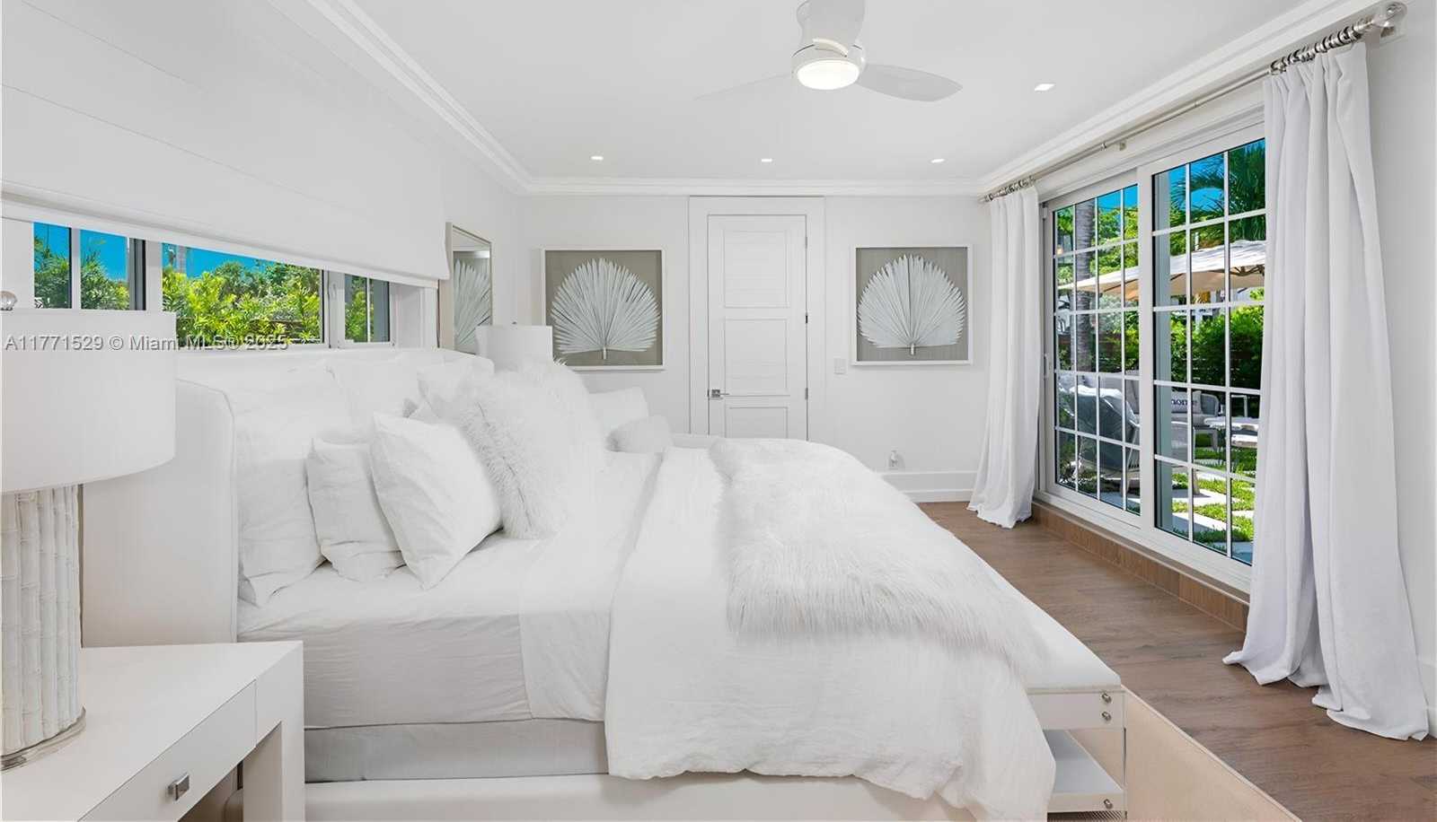 Small Image of 2575 PINE TREE DR, Miami Beach Number 25