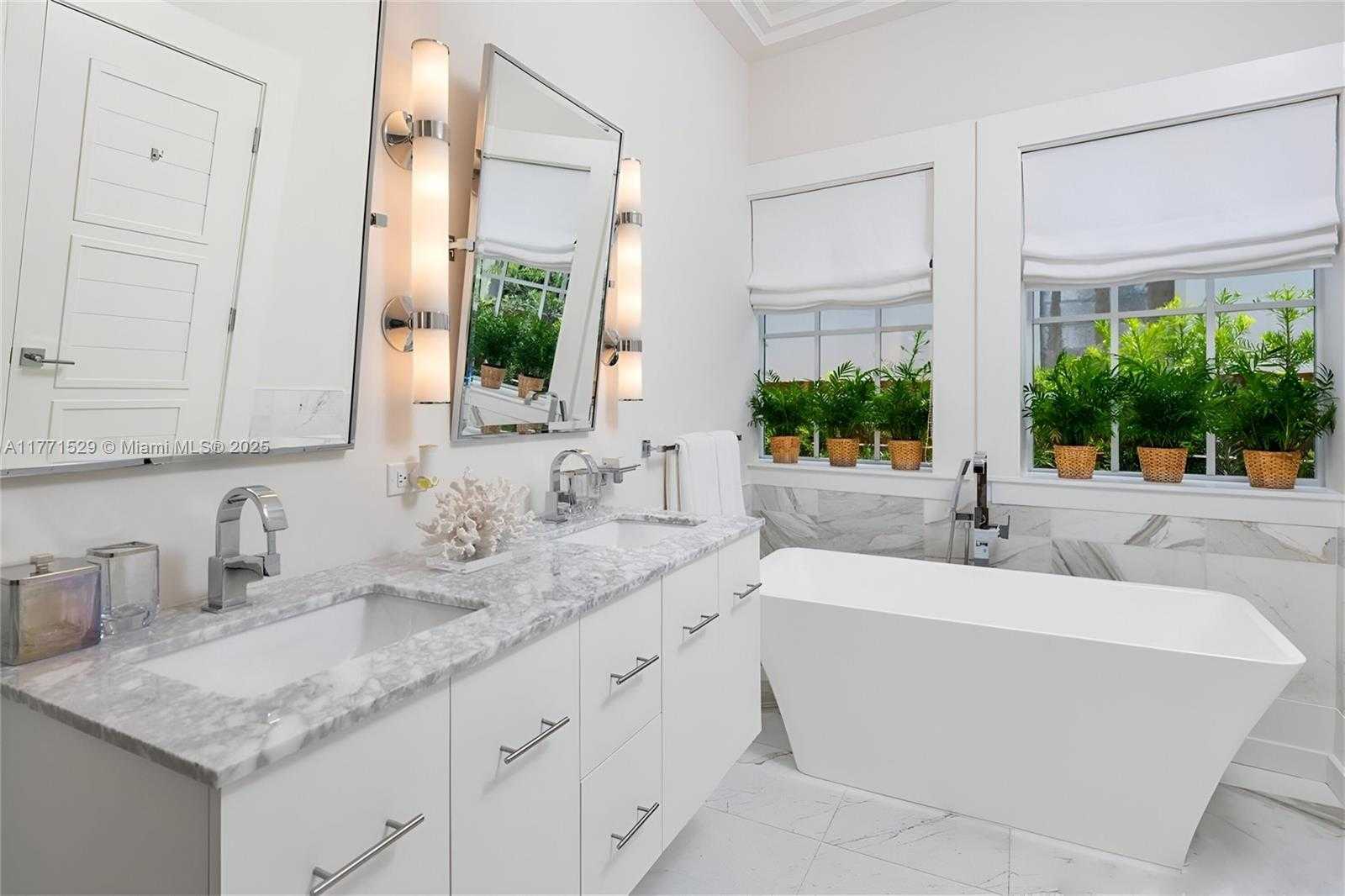 Small Image of 2575 PINE TREE DR, Miami Beach Number 27