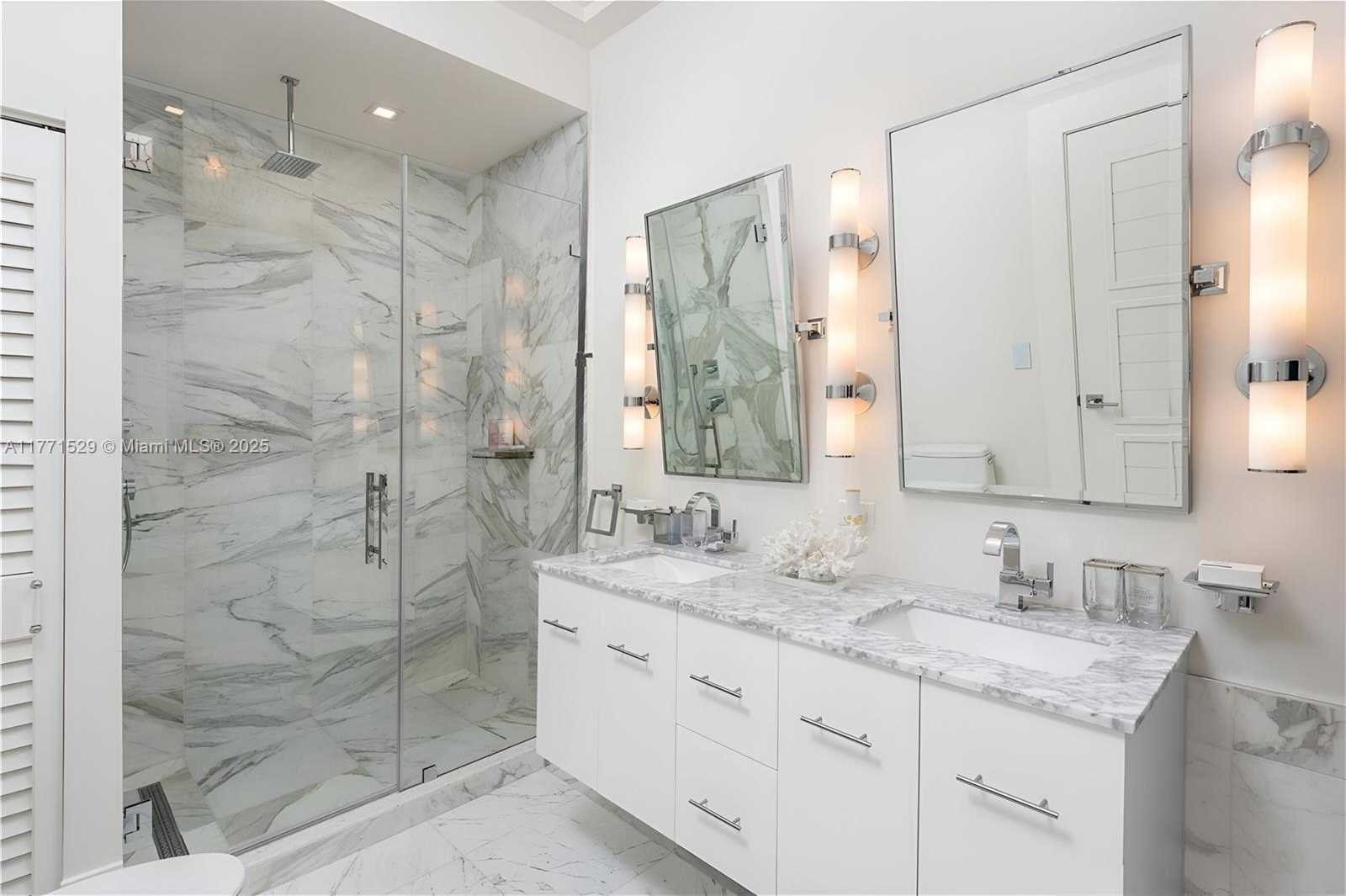 Small Image of 2575 PINE TREE DR, Miami Beach Number 28