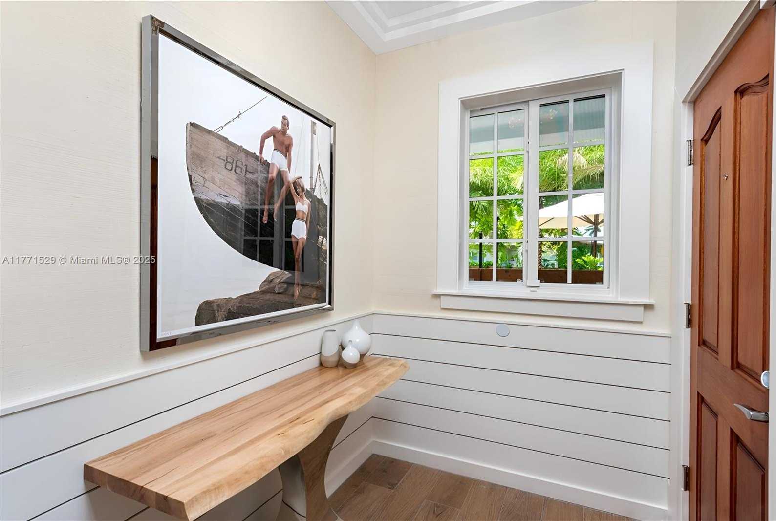 Small Image of 2575 PINE TREE DR, Miami Beach Number 3