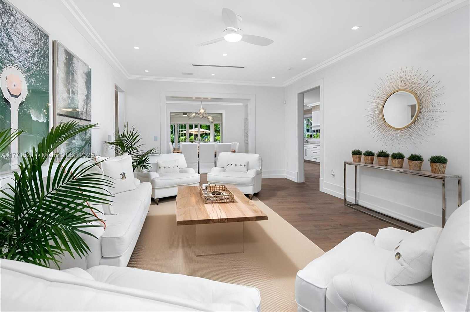 Small Image of 2575 PINE TREE DR, Miami Beach Number 4