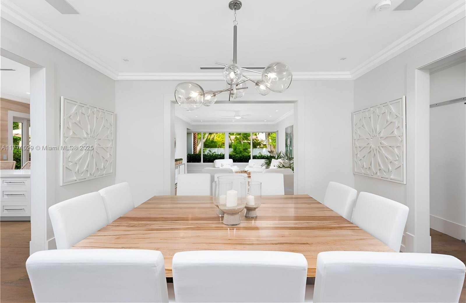 Small Image of 2575 PINE TREE DR, Miami Beach Number 6
