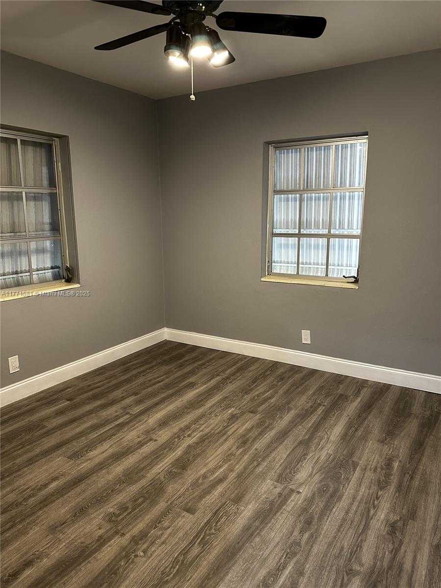 Small Image of 2444 PLUNKETT, Hollywood Number 16