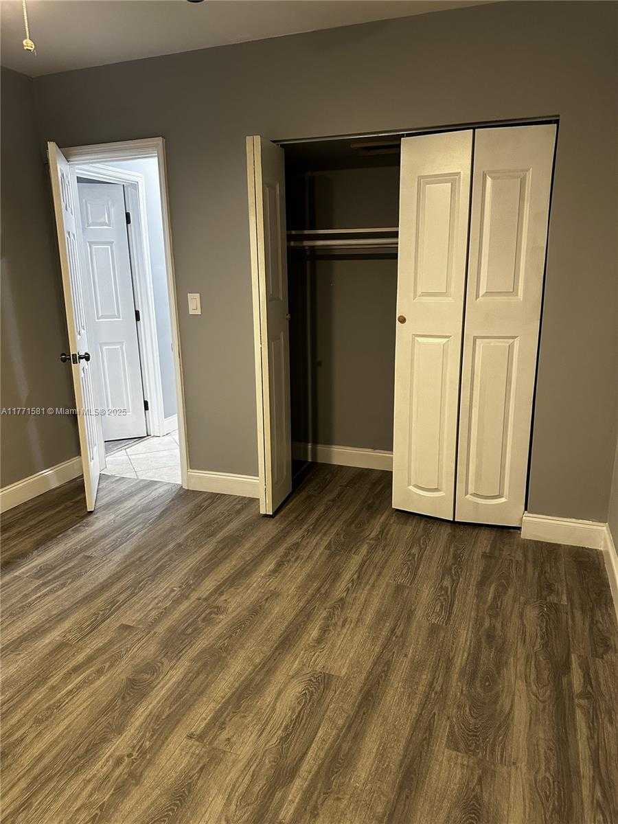 Small Image of 2444 PLUNKETT, Hollywood Number 17