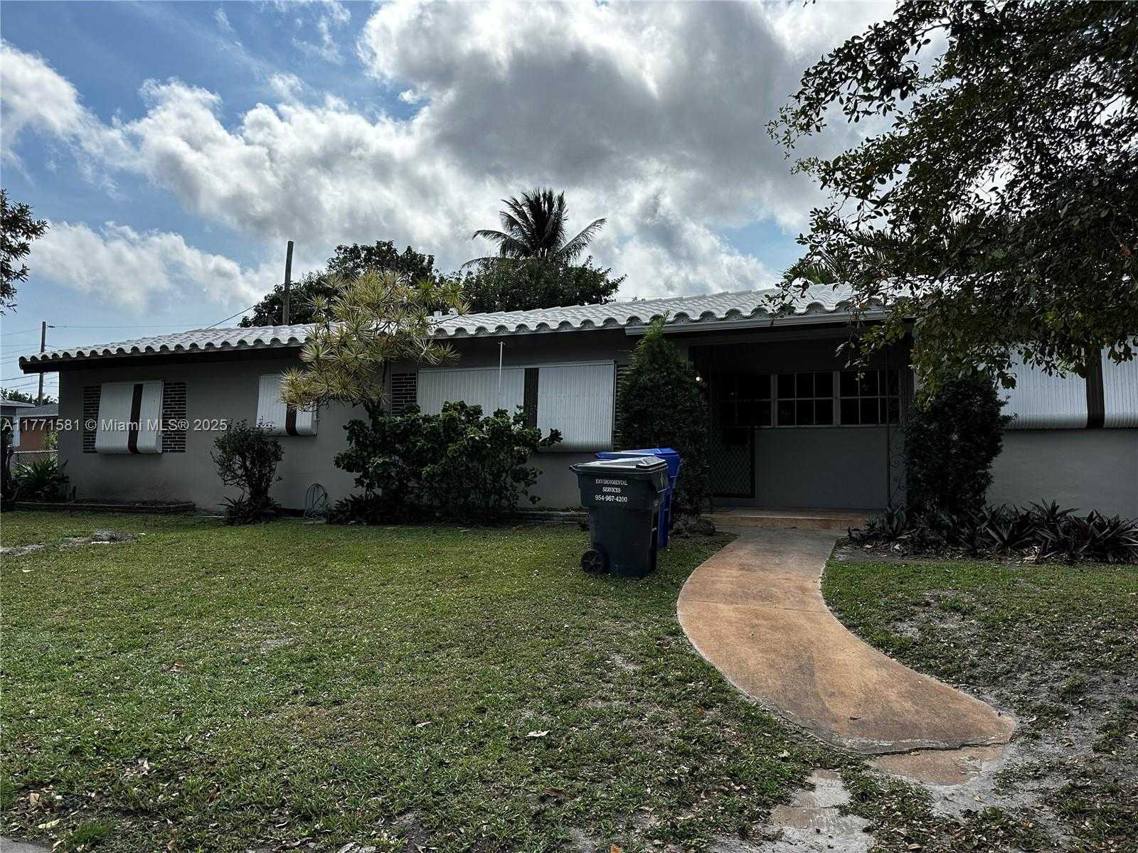 Small Image of 2444 PLUNKETT, Hollywood Number 2