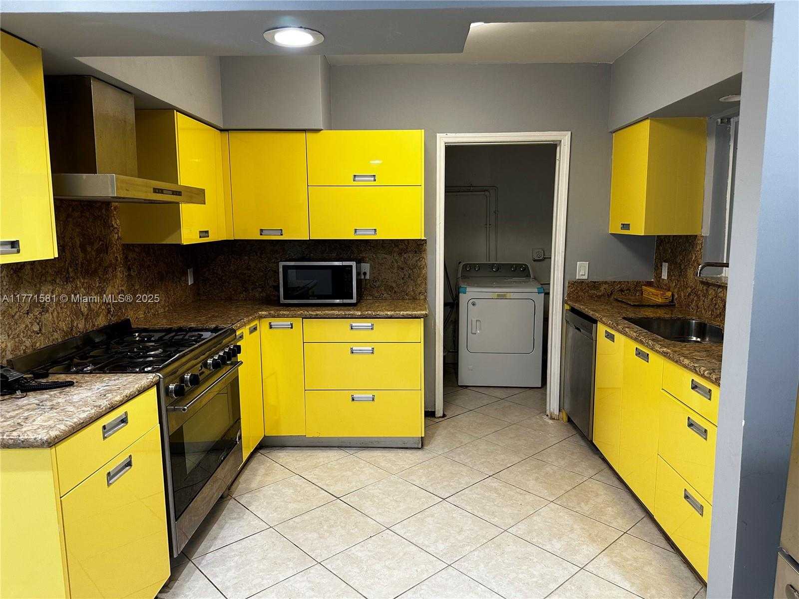 Small Image of 2444 PLUNKETT, Hollywood Number 3