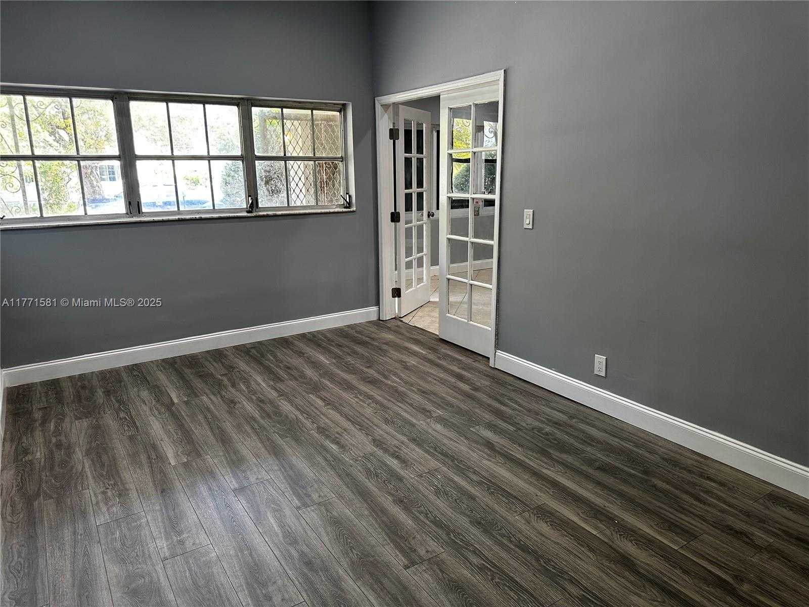 Small Image of 2444 PLUNKETT, Hollywood Number 7