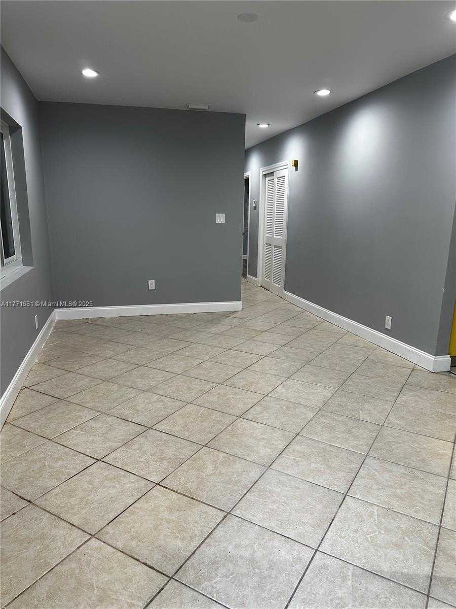 Small Image of 2444 PLUNKETT, Hollywood Number 8