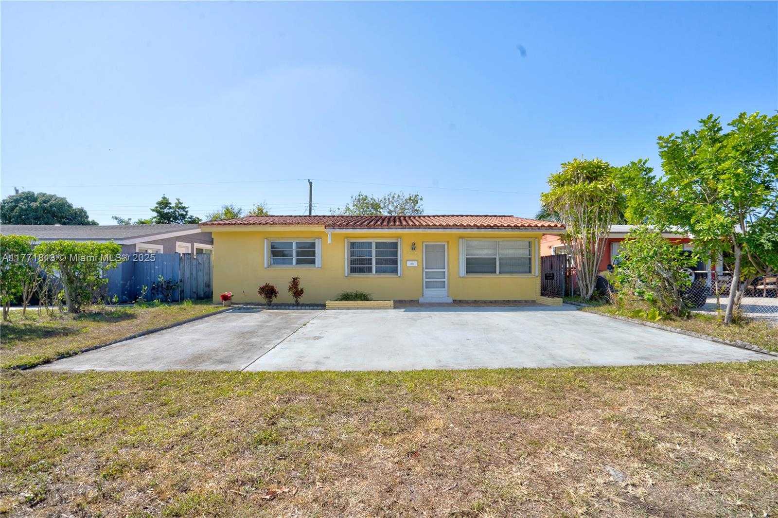 Small Image of 6288 SOUTH WEST 22ND CT, Miramar Number 3