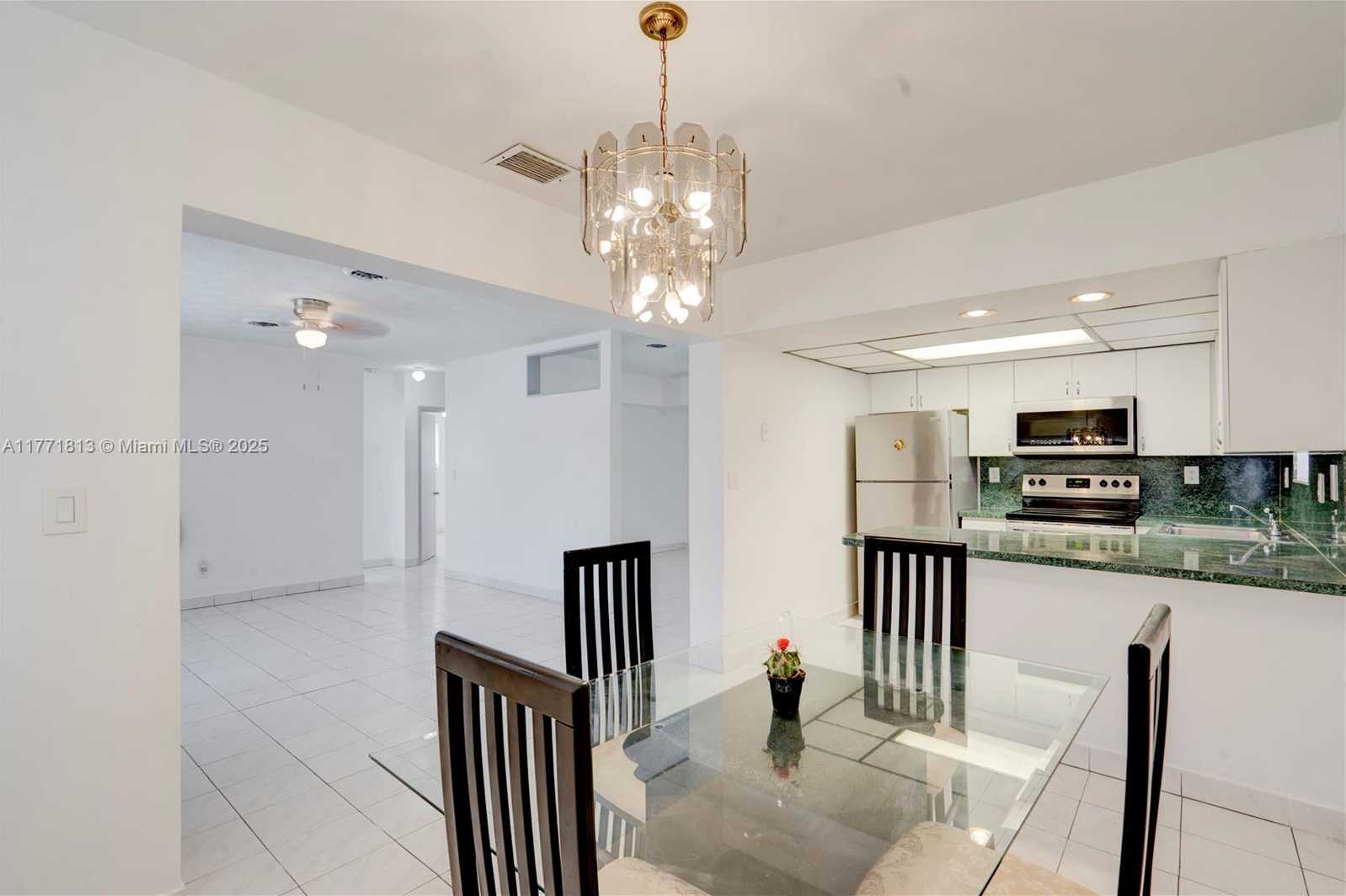Small Image of 6288 SOUTH WEST 22ND CT, Miramar Number 9