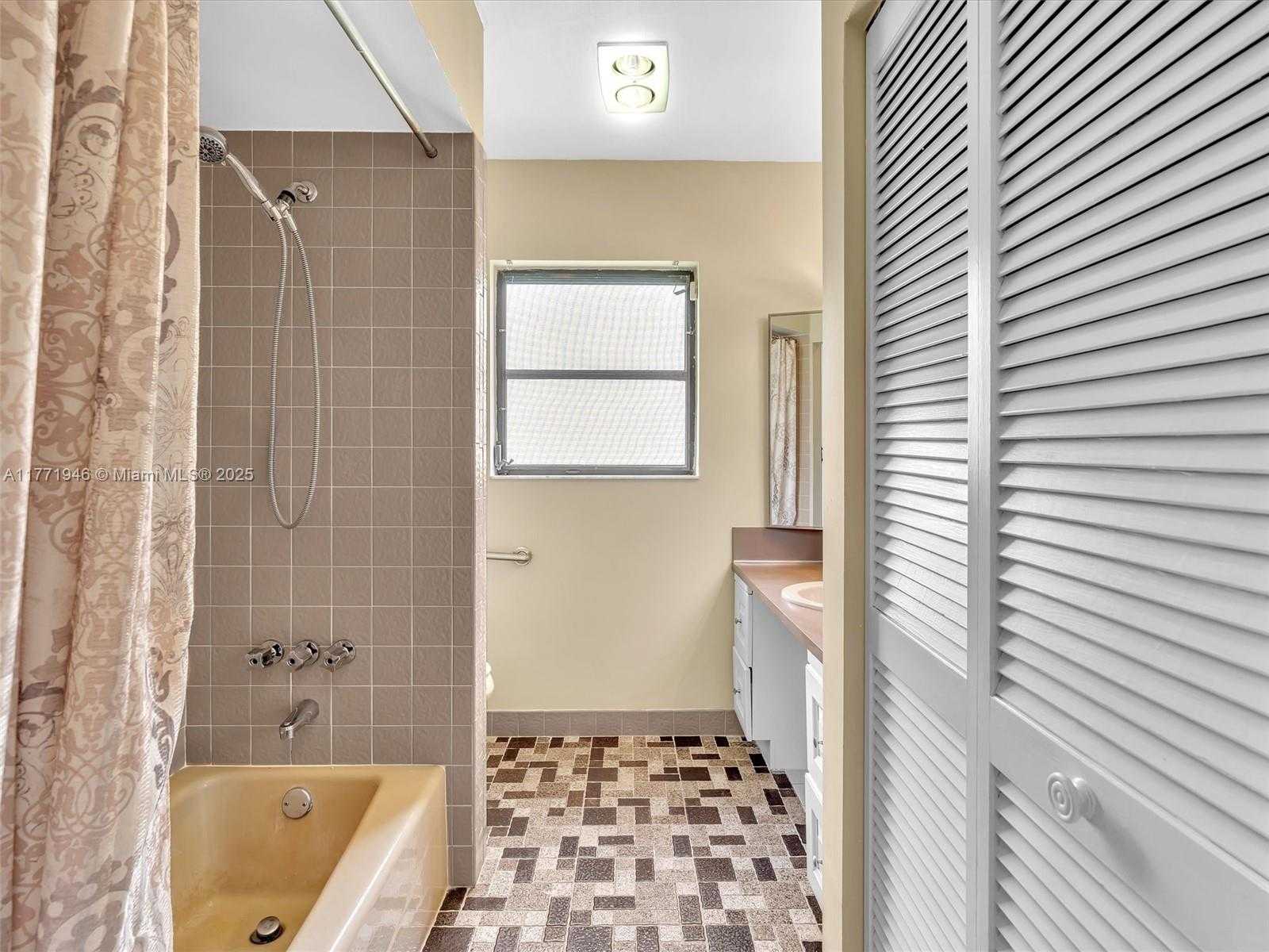 Small Image of 5352 SOUTH WEST 118TH AVE, Cooper City Number 25