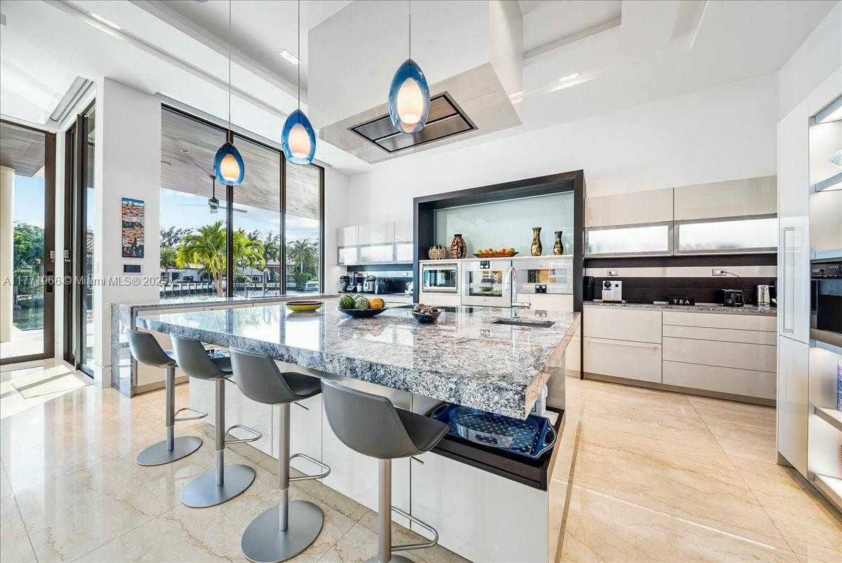Small Image of 20 COMPASS ISLE, Fort Lauderdale Number 17