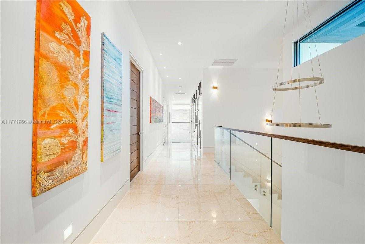 Small Image of 20 COMPASS ISLE, Fort Lauderdale Number 26