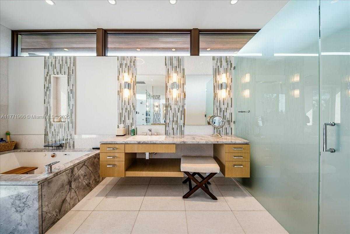 Small Image of 20 COMPASS ISLE, Fort Lauderdale Number 31