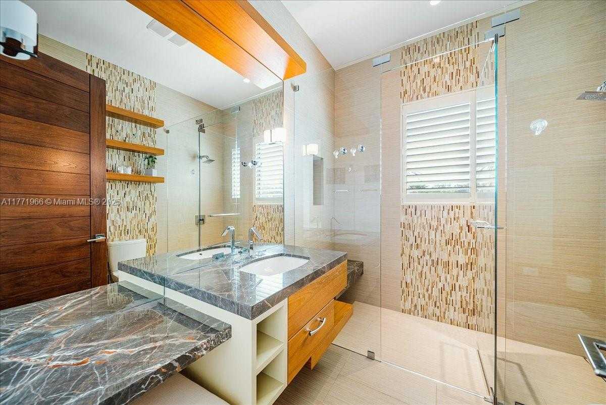 Small Image of 20 COMPASS ISLE, Fort Lauderdale Number 32