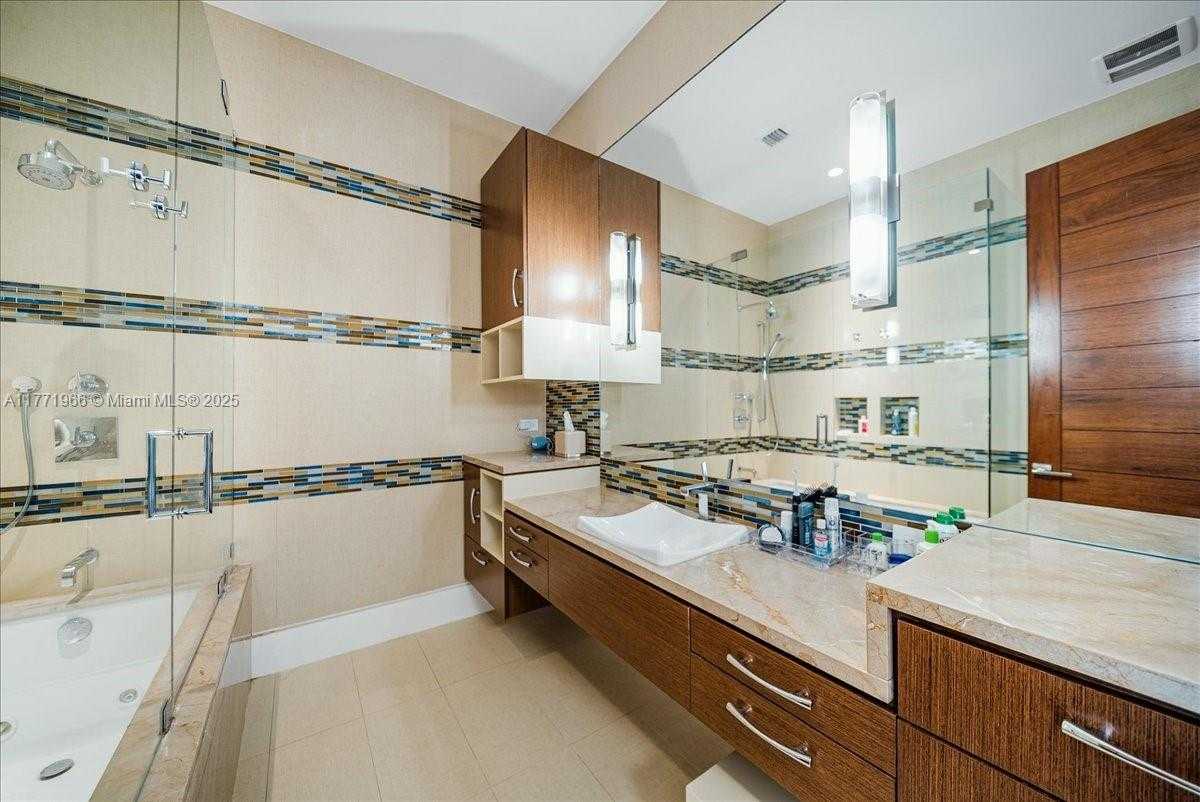 Small Image of 20 COMPASS ISLE, Fort Lauderdale Number 34