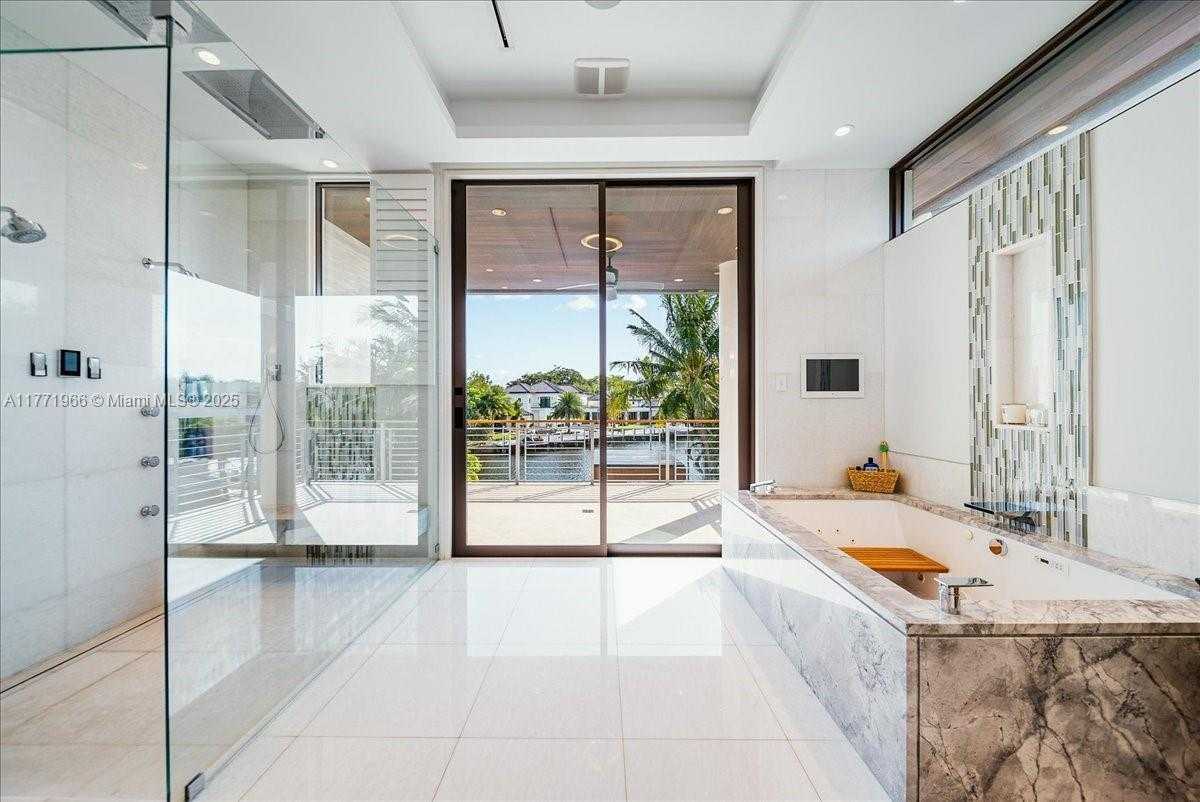 Small Image of 20 COMPASS ISLE, Fort Lauderdale Number 36