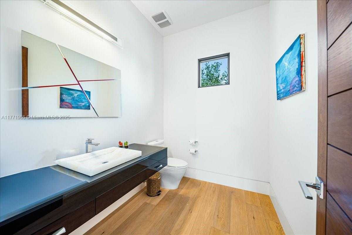 Small Image of 20 COMPASS ISLE, Fort Lauderdale Number 37