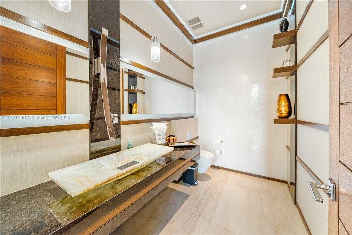 Small Image of 20 COMPASS ISLE, Fort Lauderdale Number 41