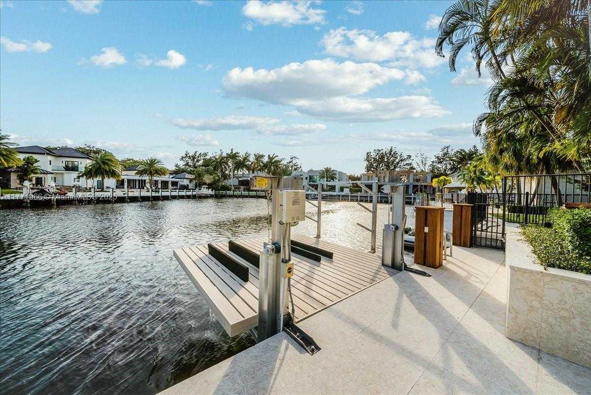 Small Image of 20 COMPASS ISLE, Fort Lauderdale Number 50