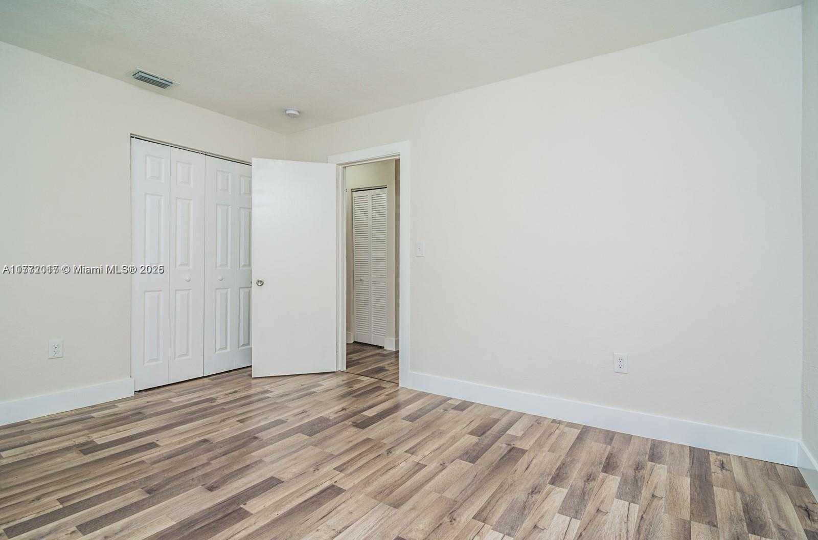 Small Image of 2542 FILLMORE ST, Hollywood Number 10