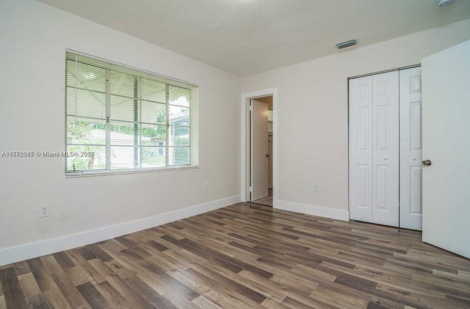Small Image of 2542 FILLMORE ST, Hollywood Number 11
